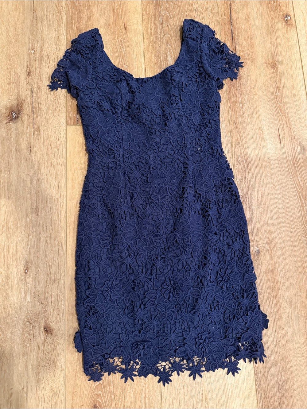Lilly Pulitzer | Marta Navy Floral Lace Scoop-Back Dress | size 6 | 3D | Sheath - Picture 3 of 7
